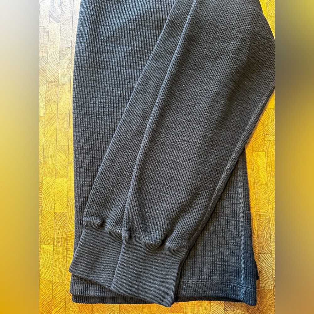 UES SINGLE RIB KNIT Long Sleeve T-shirt Black
Size 5 - Picture 2 of 2